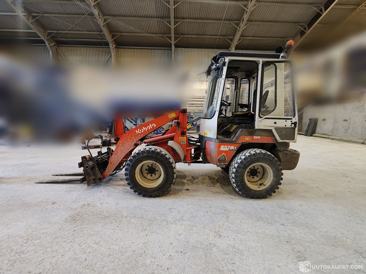 Kubota R520 kauhalla, piikeillä & harjakoneella, 2008, Nokia - Pala gommata: foto 4 Kubota R520 kauhalla, piikeillä & harjakoneella, 2008, Nokia - Pala gommata: foto 4