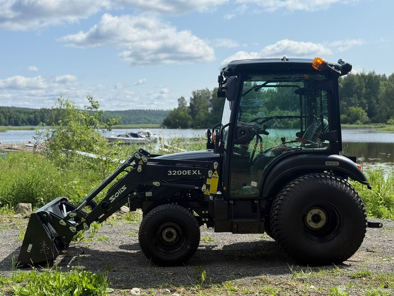 Solis 26 HST ohjaamolla ja etukuormaajalla, 2024, alvillinen, lähes ajamaton, Jyväskylä - Macchina agricola: foto 2 Solis 26 HST ohjaamolla ja etukuormaajalla, 2024, alvillinen, lähes ajamaton, Jyväskylä - Macchina agricola: foto 2