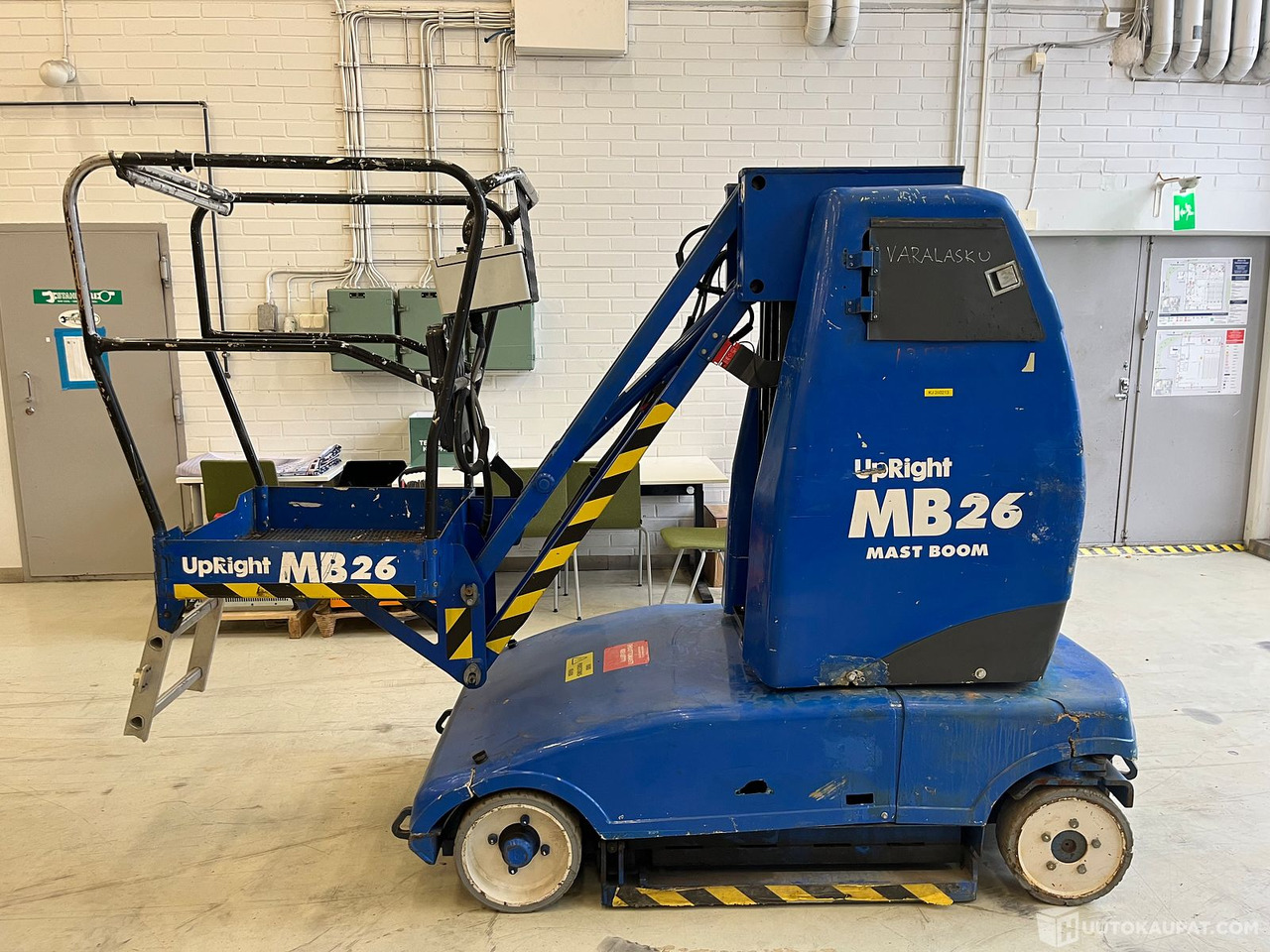 UpRight MB 26, 2002 Kuukulkija, Vantaa - Elevatore verticale: foto 1 UpRight MB 26, 2002 Kuukulkija, Vantaa - Elevatore verticale: foto 1