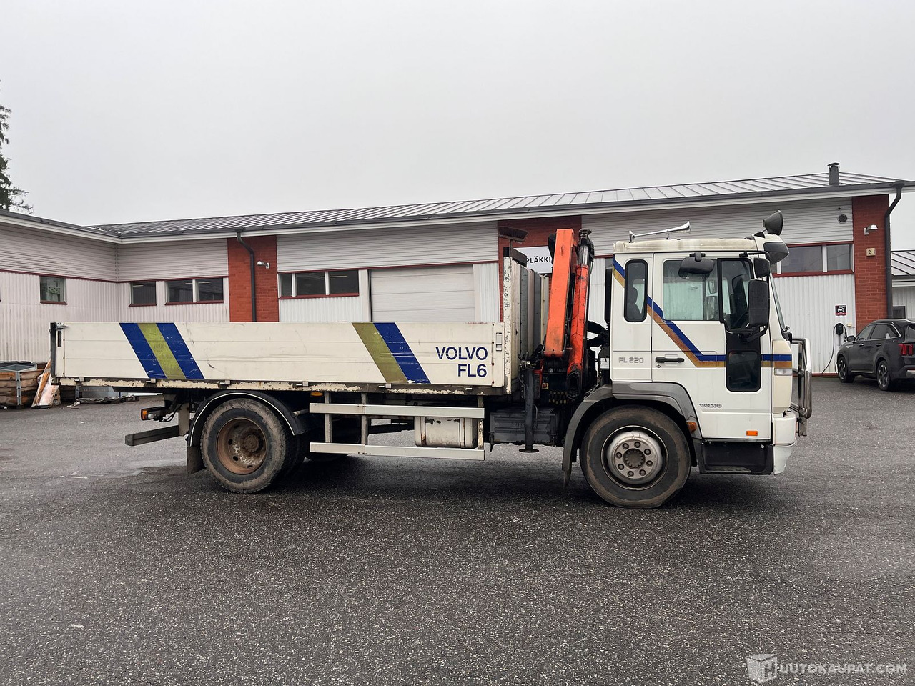 Volvo FL612-FL6H-42R/400, kuorma-auto nosturilla, 2001, Rusko - Autocarro con pianale/ Cassone fisso, Camion con gru: foto 4 Volvo FL612-FL6H-42R/400, kuorma-auto nosturilla, 2001, Rusko - Autocarro con pianale/ Cassone fisso, Camion con gru: foto 4