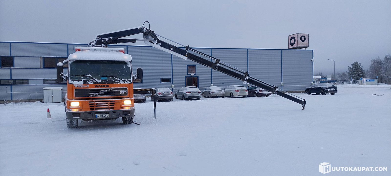 Volvo FM7, 1999, Kajaani - Autocarro con pianale/ Cassone fisso, Camion con gru: foto 3 Volvo FM7, 1999, Kajaani - Autocarro con pianale/ Cassone fisso, Camion con gru: foto 3