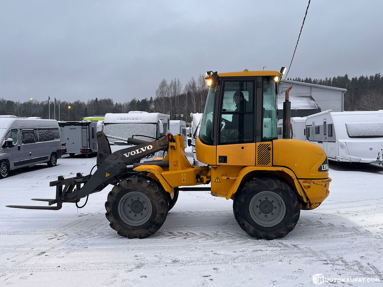 Volvo L35B Pro, pyöräkuormaaja avattavalla kauhalla ja piikeillä, 2005, Vihti - Pala gommata: foto 1 Volvo L35B Pro, pyöräkuormaaja avattavalla kauhalla ja piikeillä, 2005, Vihti - Pala gommata: foto 1