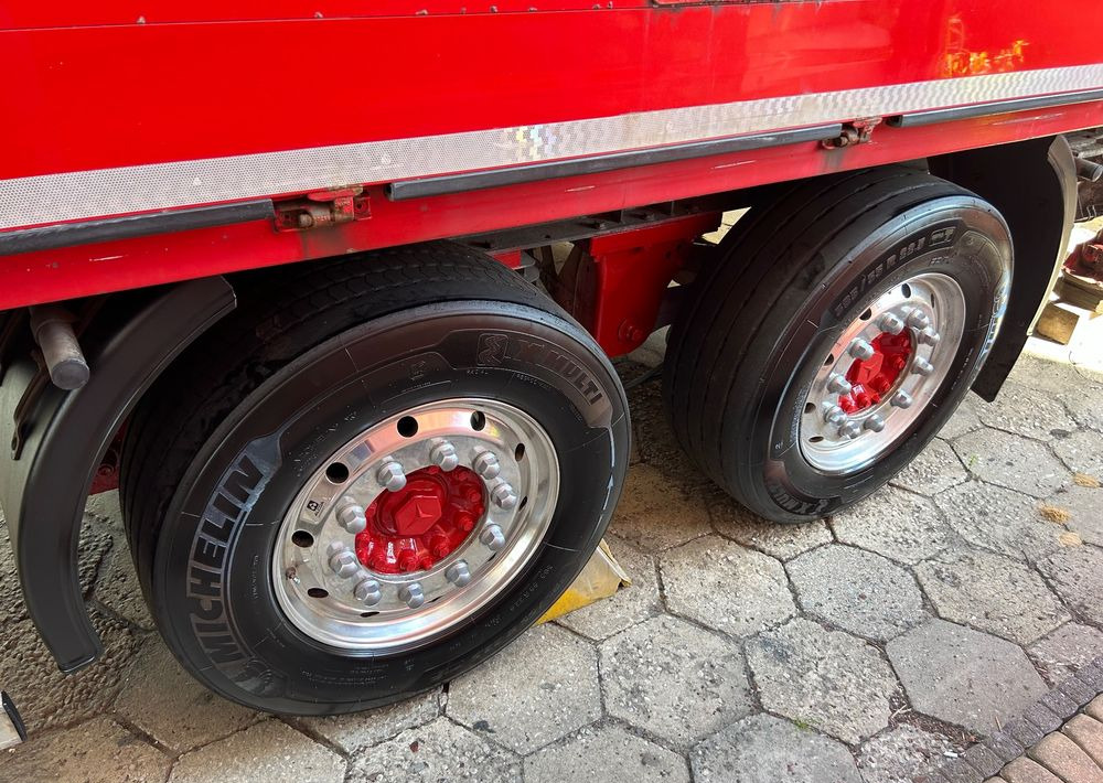 Schmitz Cargobull 7.7m OCYNK OSIE MERCEDES ALUFELGI KONTENER TANDEM NAPOJÓWKA OTWIERANY BOK DO NAPOJÓW STAN BDB - Altra macchina: foto 4 Schmitz Cargobull 7.7m OCYNK OSIE MERCEDES ALUFELGI KONTENER TANDEM NAPOJÓWKA OTWIERANY BOK DO NAPOJÓW STAN BDB - Altra macchina: foto 4