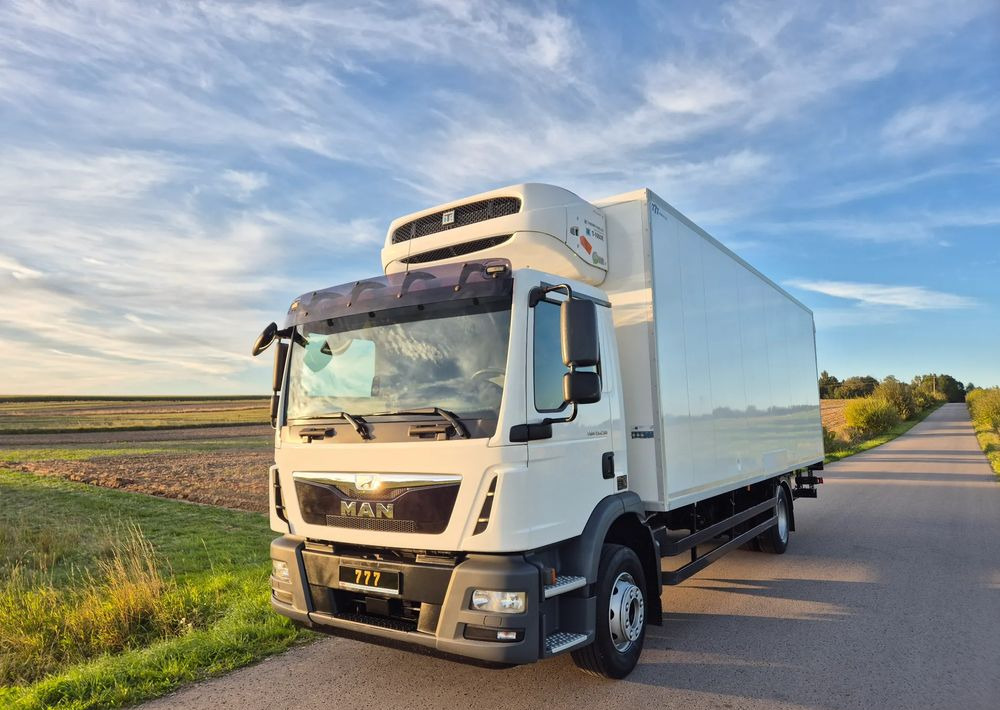 MAN TGM 15.250 7.5m winda AUTOMAT KLIMA z Niemiec EURO 6 / CHŁODNIA T-1000R THERMOKING - Autocarro frigorifero: foto 1 MAN TGM 15.250 7.5m winda AUTOMAT KLIMA z Niemiec EURO 6 / CHŁODNIA T-1000R THERMOKING - Autocarro frigorifero: foto 1