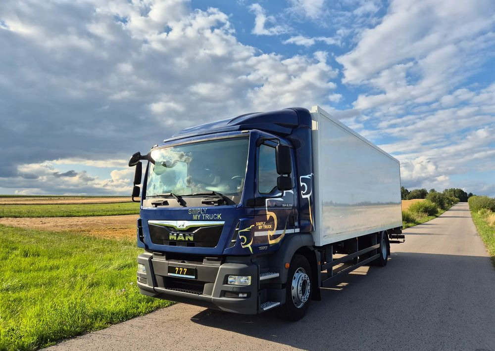 MAN TGM 18.250 Carrier 1950 D/E z Holandii / TOP STAN / 7.5m / 18 palet / winda + drzwi boczne / OKAZJA - Autocarro frigorifero: foto 2 MAN TGM 18.250 Carrier 1950 D/E z Holandii / TOP STAN / 7.5m / 18 palet / winda + drzwi boczne / OKAZJA - Autocarro frigorifero: foto 2