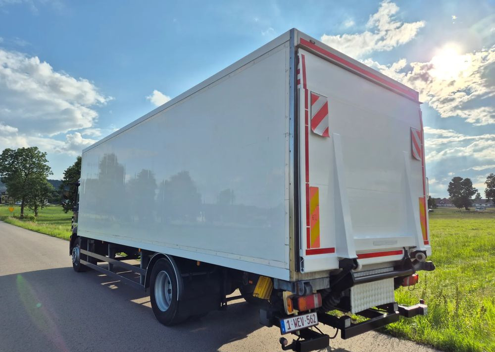 MAN TGM 18.250 Carrier 1950 D/E z Holandii / TOP STAN / 7.5m / 18 palet / winda + drzwi boczne / OKAZJA - Autocarro frigorifero: foto 3 MAN TGM 18.250 Carrier 1950 D/E z Holandii / TOP STAN / 7.5m / 18 palet / winda + drzwi boczne / OKAZJA - Autocarro frigorifero: foto 3