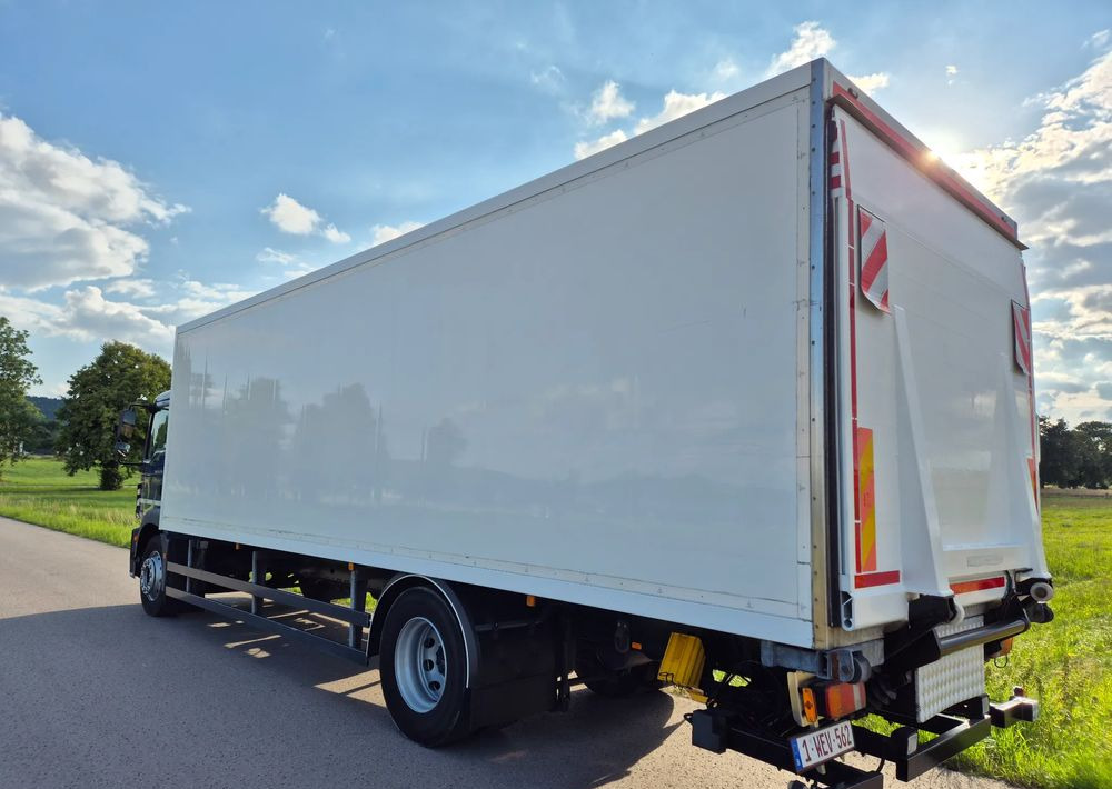 MAN TGM 18.250 Carrier 1950 D/E z Holandii / TOP STAN / 7.5m / 18 palet / winda + drzwi boczne / OKAZJA - Autocarro frigorifero: foto 5 MAN TGM 18.250 Carrier 1950 D/E z Holandii / TOP STAN / 7.5m / 18 palet / winda + drzwi boczne / OKAZJA - Autocarro frigorifero: foto 5