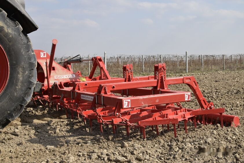 New Batyra, Brunner - brona polowa składana hydraulicznie 4,0m - Erpice strigliatore: foto 4 New Batyra, Brunner - brona polowa składana hydraulicznie 4,0m - Erpice strigliatore: foto 4