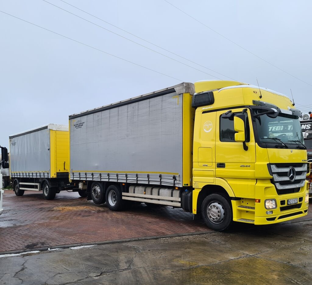 Schmitz Cargobull WIELTON - Rimorchio centinato: foto 1 Schmitz Cargobull WIELTON - Rimorchio centinato: foto 1