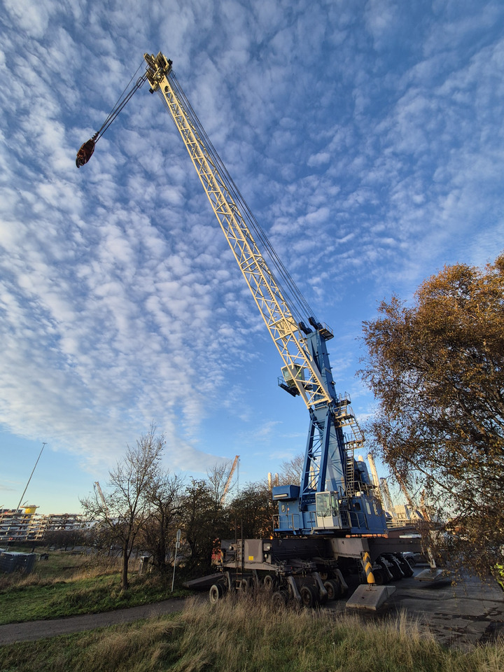 Liebherr LHM250 - Attrezzatura portuale: foto 2 Liebherr LHM250 - Attrezzatura portuale: foto 2