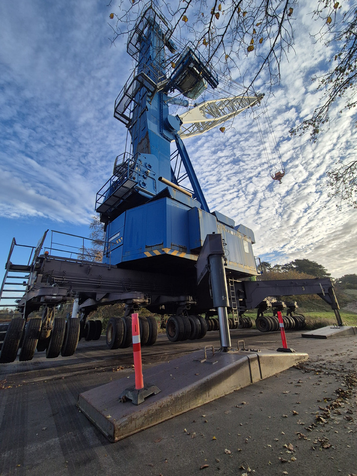 Liebherr LHM250 - Attrezzatura portuale: foto 5 Liebherr LHM250 - Attrezzatura portuale: foto 5