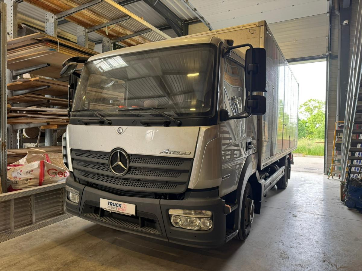 Mercedes Atego - Autocarro furgonato: foto 1 Mercedes Atego - Autocarro furgonato: foto 1