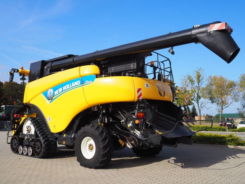 New Holland CR 9090 SmartTrax 4WD + VF 10,7 m - Mietitrebbia: foto 2 New Holland CR 9090 SmartTrax 4WD + VF 10,7 m - Mietitrebbia: foto 2