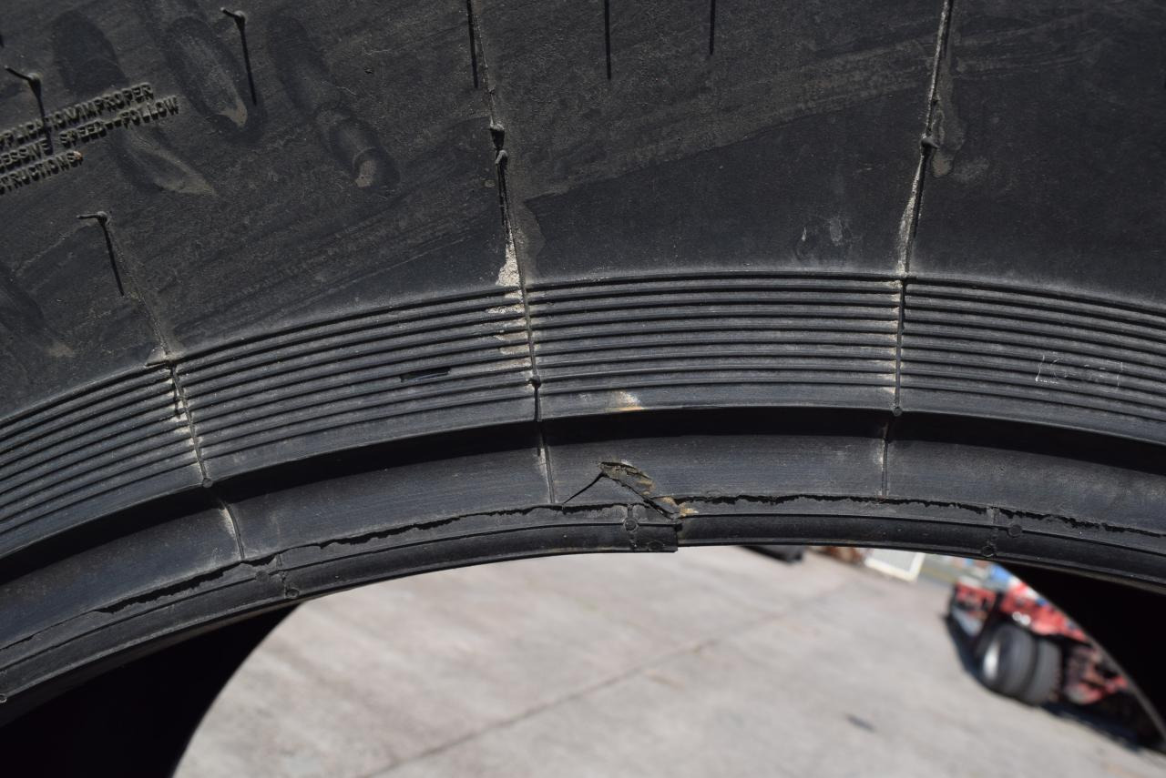 Continental 650/75R32 - Pneumatico: foto 3 Continental 650/75R32 - Pneumatico: foto 3