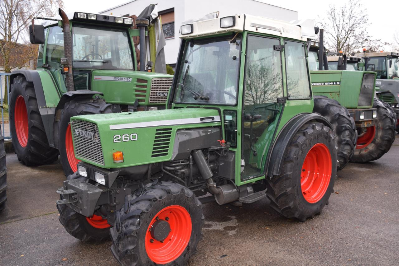 Fendt 260 V - Trattore scavallante: foto 1 Fendt 260 V - Trattore scavallante: foto 1