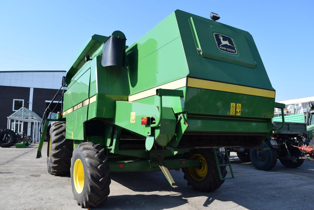 John Deere 2064 - Mietitrebbia: foto 4 John Deere 2064 - Mietitrebbia: foto 4