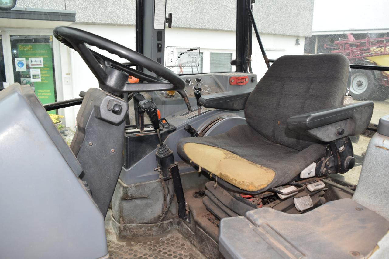 New Holland 8340 - Trattore: foto 5 New Holland 8340 - Trattore: foto 5