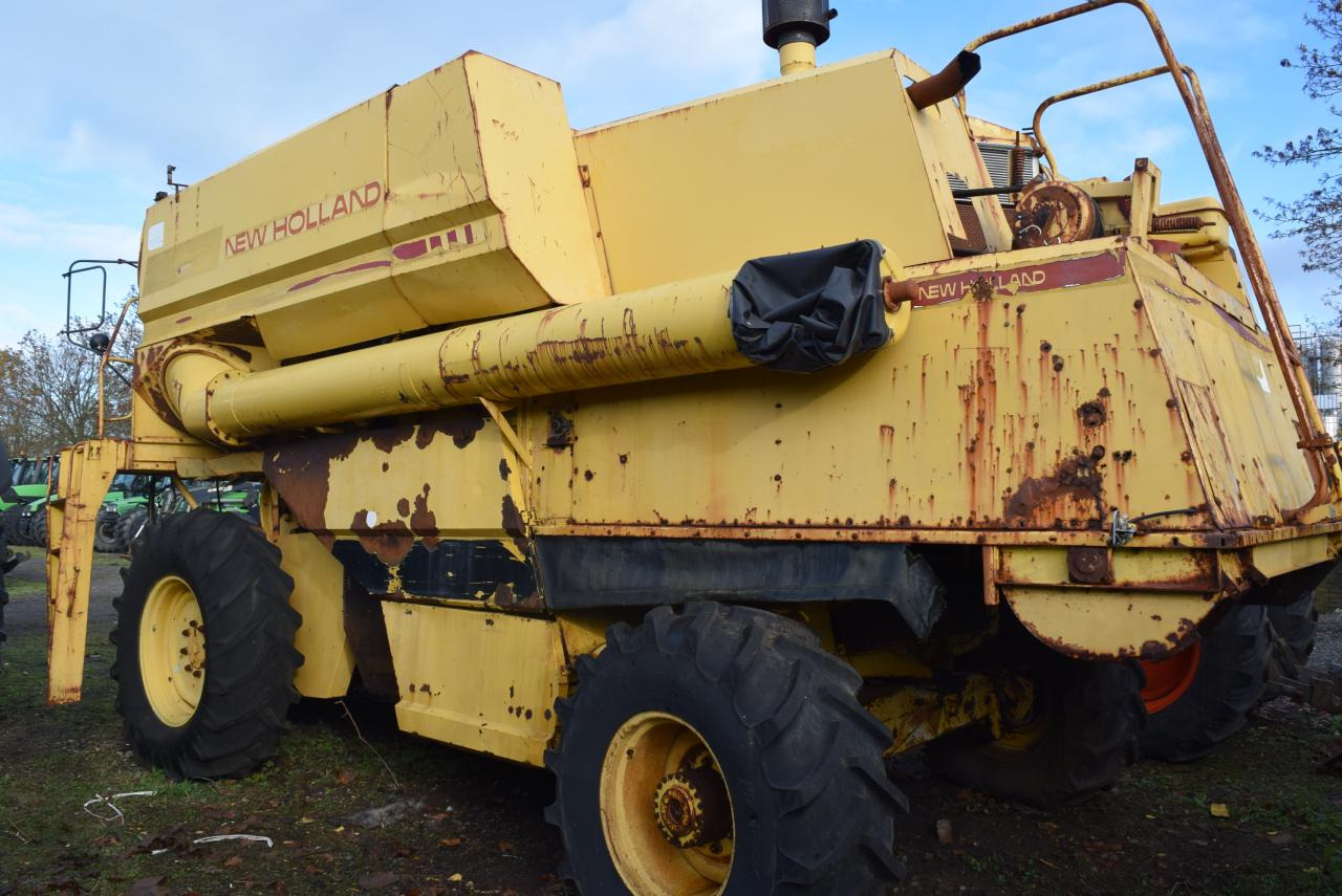 New Holland TF 44 - Mietitrebbia: foto 2 New Holland TF 44 - Mietitrebbia: foto 2