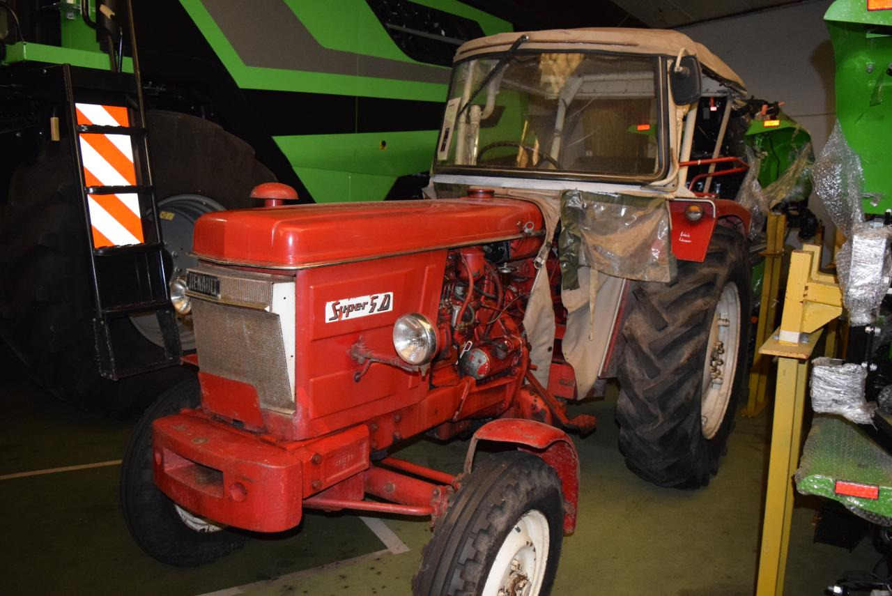 Renault Super 5D - Trattore: foto 1 Renault Super 5D - Trattore: foto 1