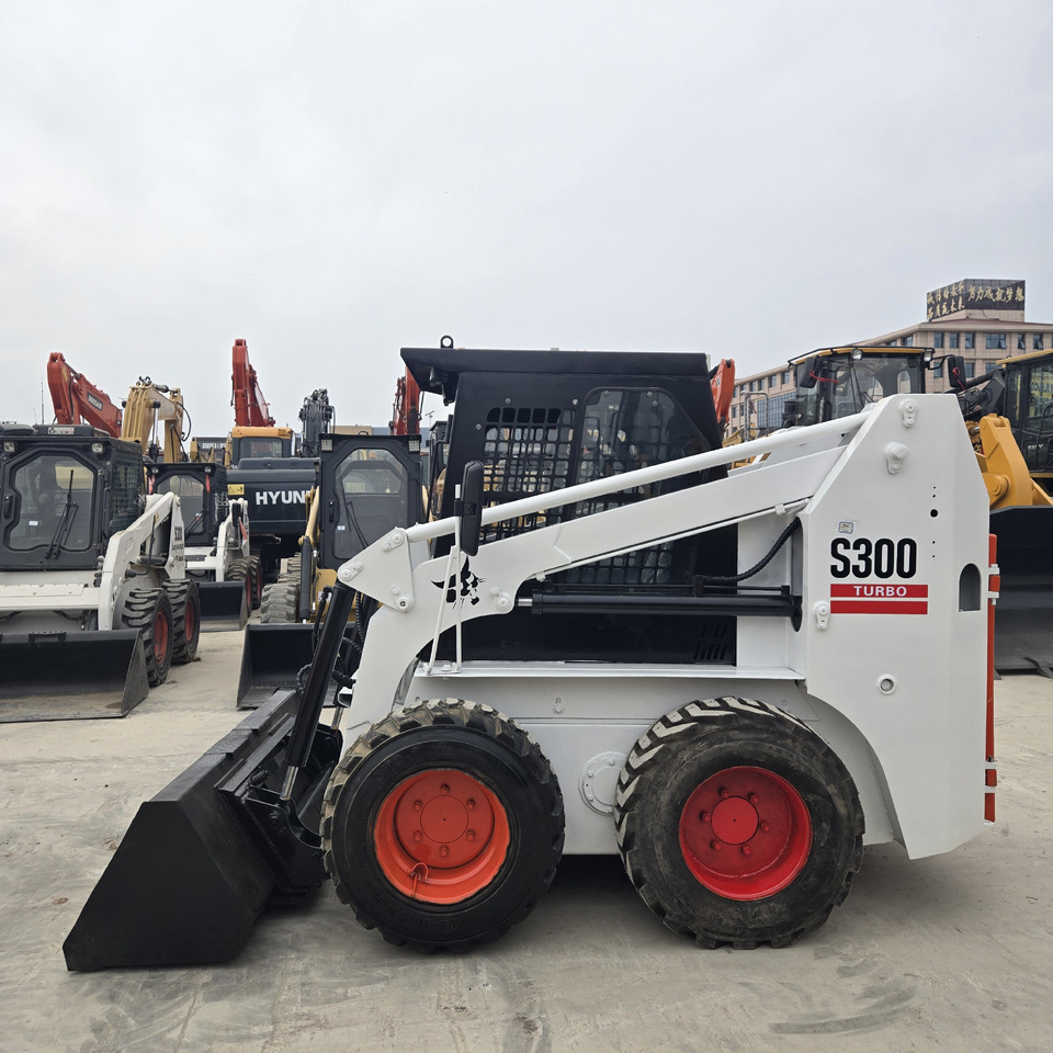 BOBCAT S300 - Minipala: foto 1 BOBCAT S300 - Minipala: foto 1