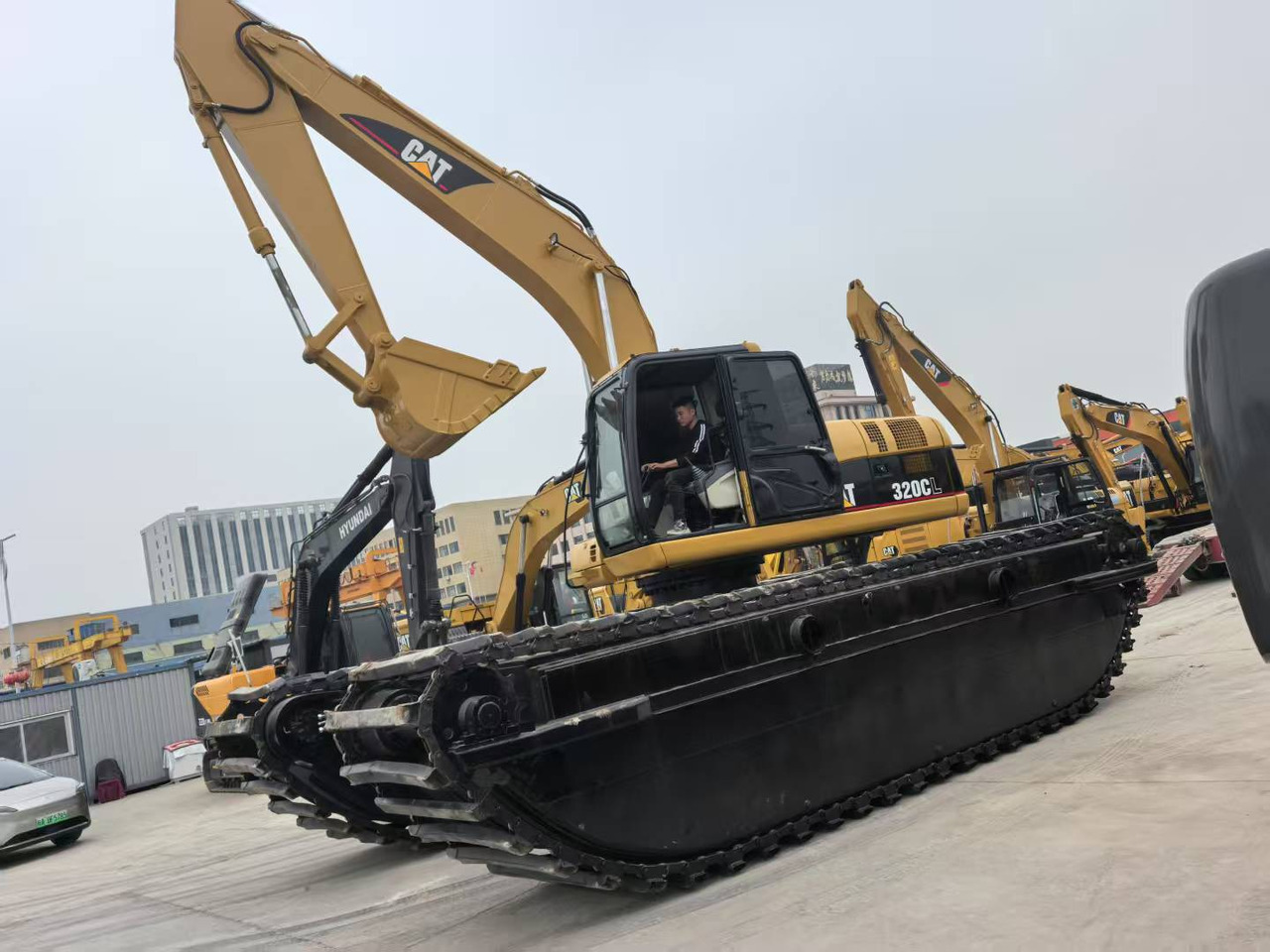 CATERPILLAR 320C boat excavator - Escavatore anfibio: foto 1 CATERPILLAR 320C boat excavator - Escavatore anfibio: foto 1