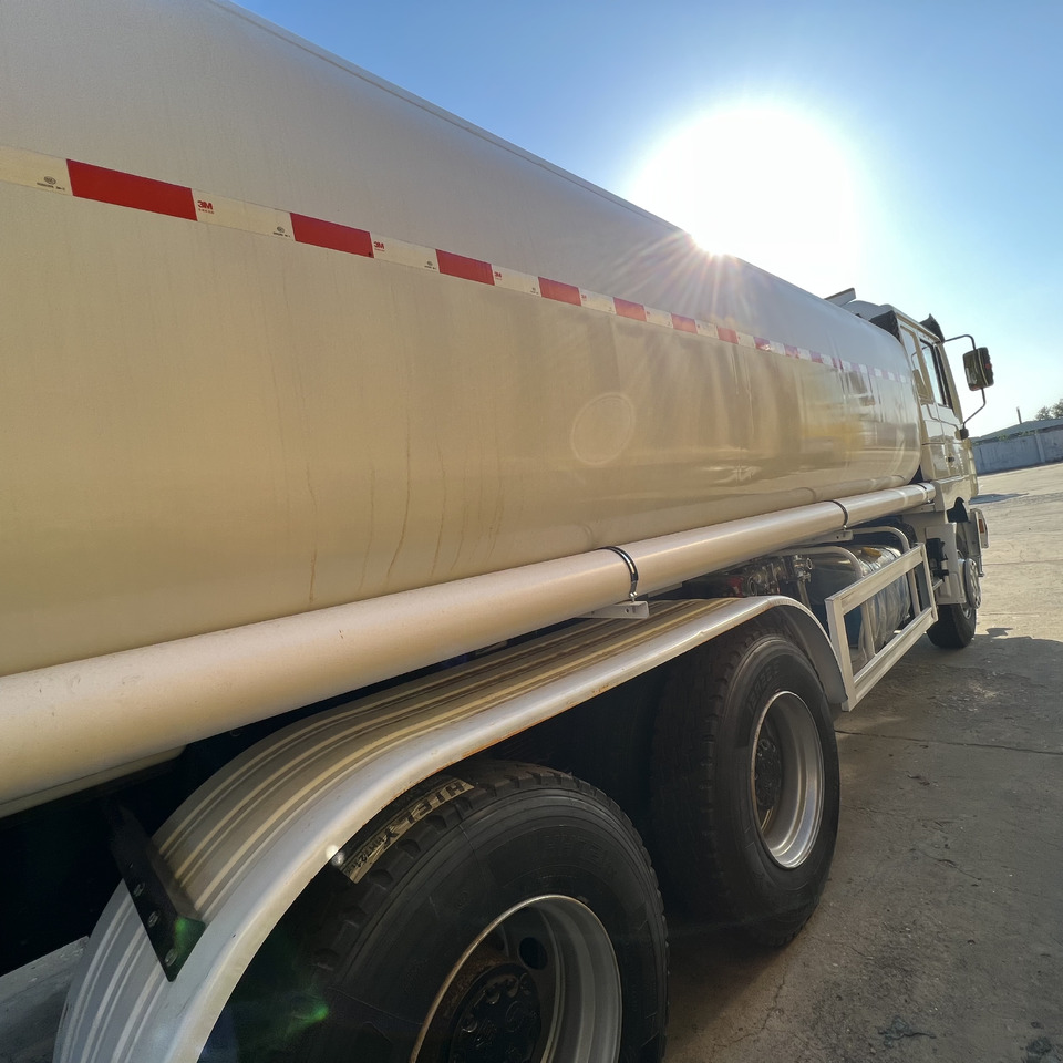 Leasing di SHACMAN F3000 Water Truck SHACMAN F3000 Water Truck: foto 11 Leasing di SHACMAN F3000 Water Truck SHACMAN F3000 Water Truck: foto 11