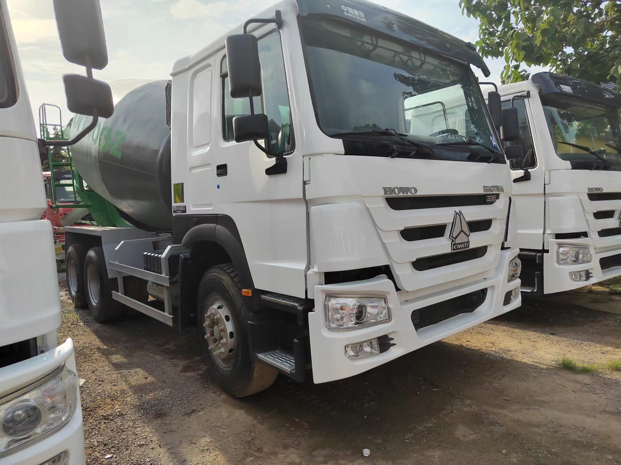 SINOTRUK HOWO Concrete Mixer Truck - Camion: foto 4 SINOTRUK HOWO Concrete Mixer Truck - Camion: foto 4