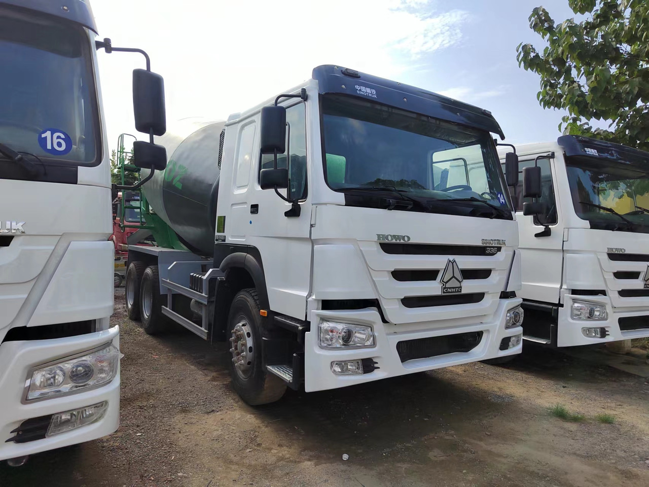 SINOTRUK HOWO Concrete Mixer Truck - Camion: foto 1 SINOTRUK HOWO Concrete Mixer Truck - Camion: foto 1