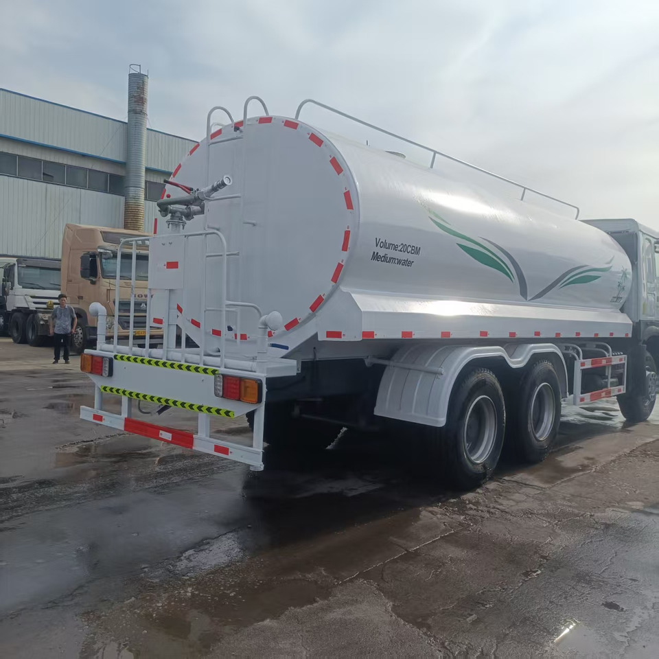 HOWO 20m³ sprinkler truck - Camion cisterna: foto 2 HOWO 20m³ sprinkler truck - Camion cisterna: foto 2