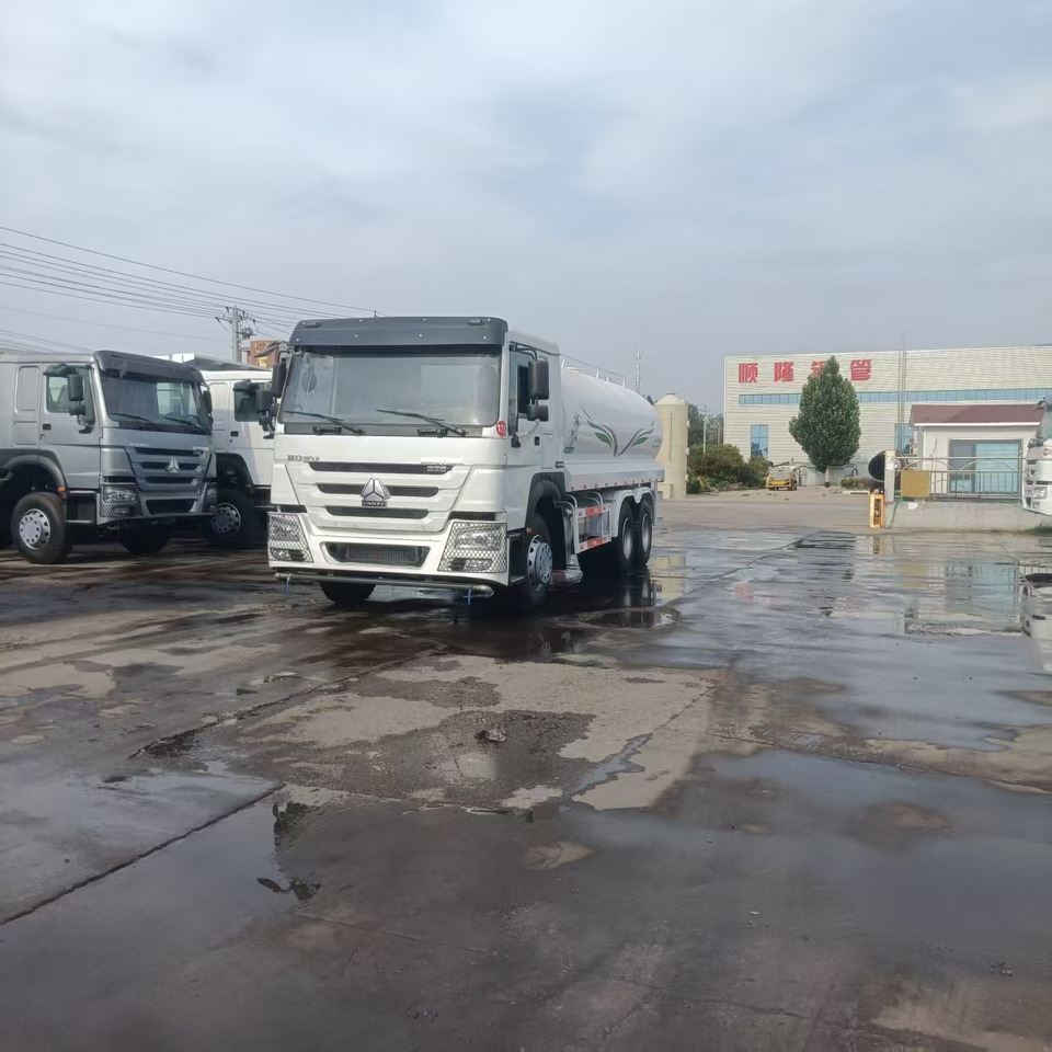 HOWO 20m³ sprinkler truck - Camion cisterna: foto 3 HOWO 20m³ sprinkler truck - Camion cisterna: foto 3
