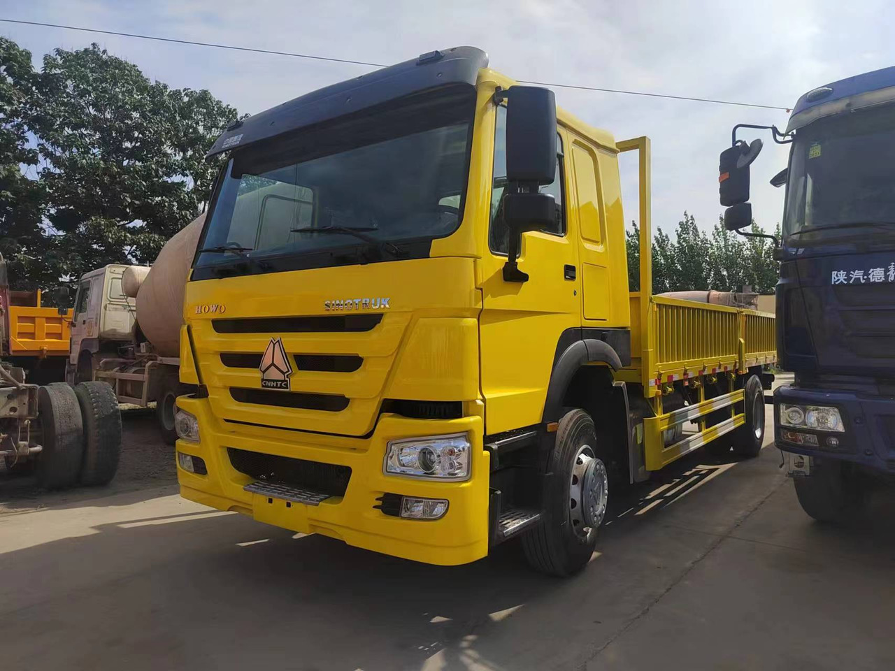 SINOTRUK HOWO 4x2 cargo truck - Autocarro ribaltabile: foto 3 SINOTRUK HOWO 4x2 cargo truck - Autocarro ribaltabile: foto 3