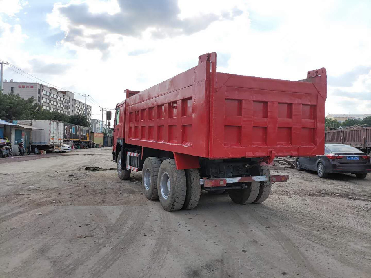 SINOTRUK HOWO 6x4 - Autocarro ribaltabile: foto 5 SINOTRUK HOWO 6x4 - Autocarro ribaltabile: foto 5