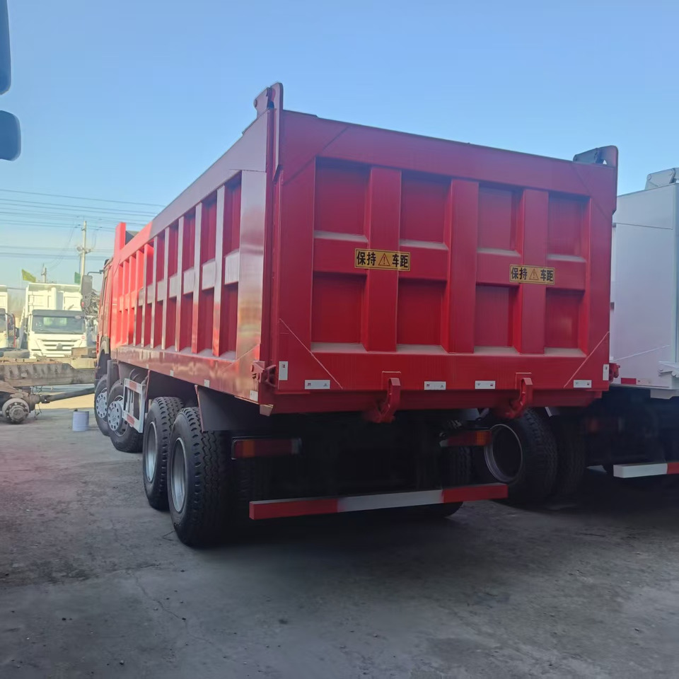SINOTRUK HOWO 8x4 - Autocarro ribaltabile: foto 4 SINOTRUK HOWO 8x4 - Autocarro ribaltabile: foto 4