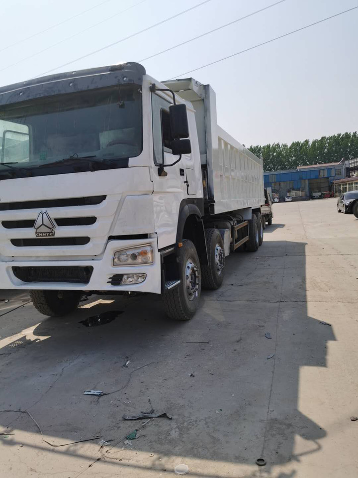 SINOTRUK HOWO - Autocarro ribaltabile: foto 2 SINOTRUK HOWO - Autocarro ribaltabile: foto 2