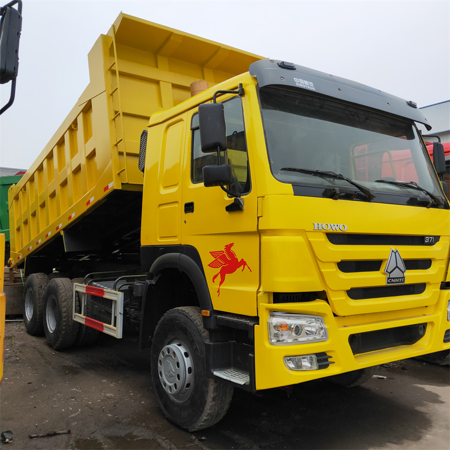 SINOTRUK HOWO - Autocarro ribaltabile: foto 2 SINOTRUK HOWO - Autocarro ribaltabile: foto 2