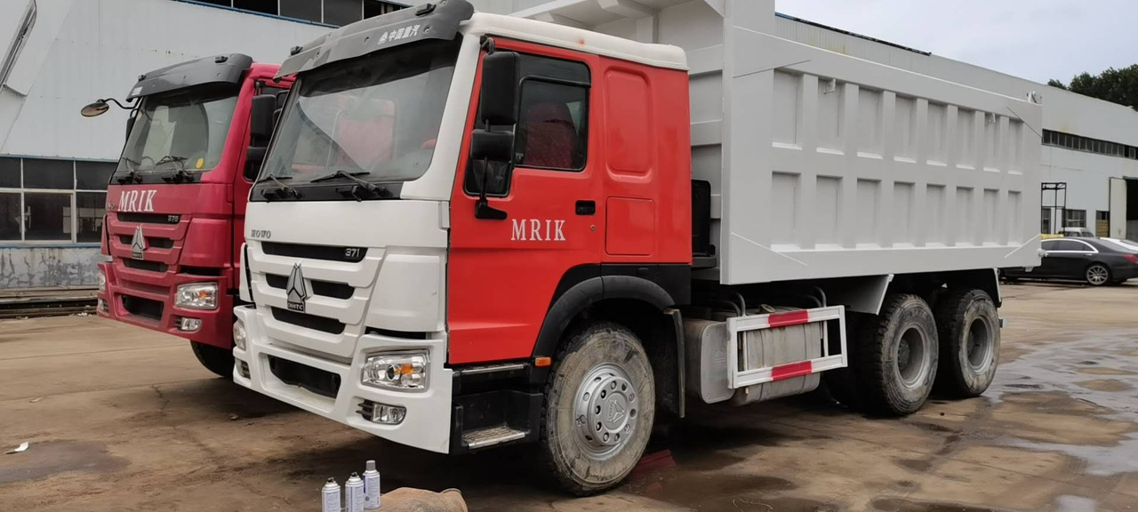 SINOTRUK HOWO - Autocarro ribaltabile: foto 4 SINOTRUK HOWO - Autocarro ribaltabile: foto 4