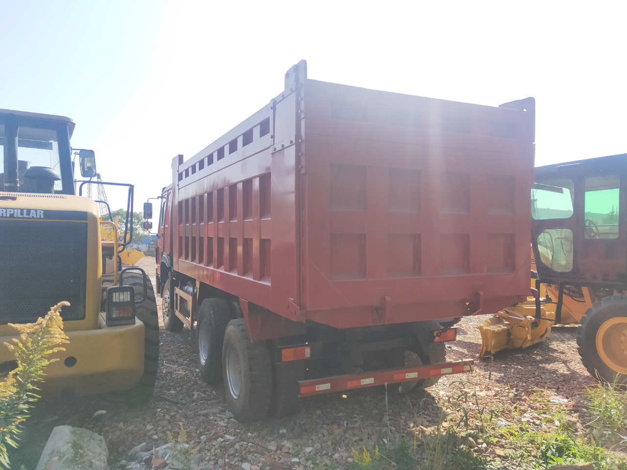 SINOTRUK HOWO - Autocarro ribaltabile: foto 4 SINOTRUK HOWO - Autocarro ribaltabile: foto 4