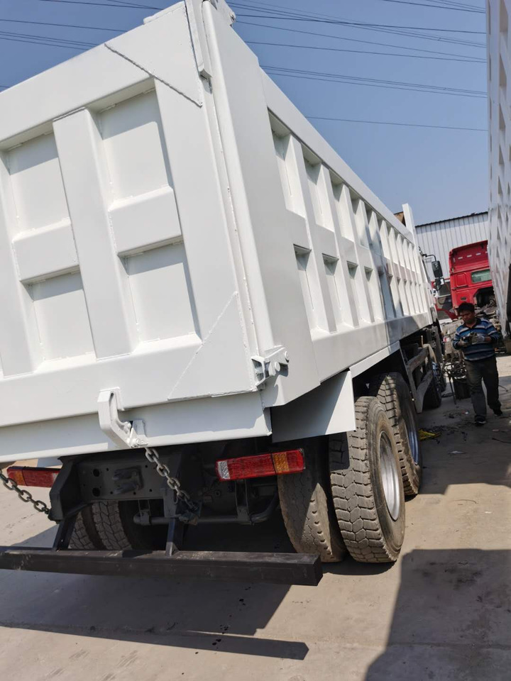 SINOTRUK HOWO - Autocarro ribaltabile: foto 4 SINOTRUK HOWO - Autocarro ribaltabile: foto 4