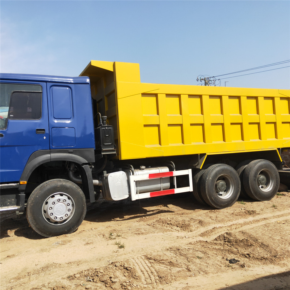 SINOTRUK HOWO - Autocarro ribaltabile: foto 1 SINOTRUK HOWO - Autocarro ribaltabile: foto 1
