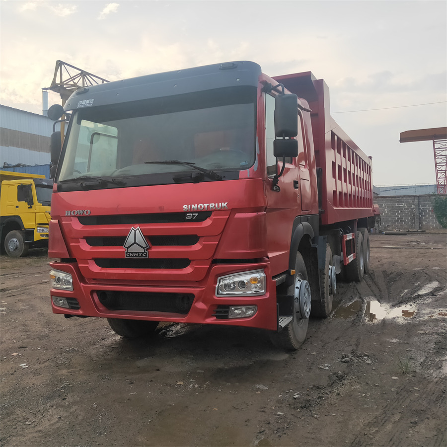 SINOTRUK HOWO - Autocarro ribaltabile: foto 4 SINOTRUK HOWO - Autocarro ribaltabile: foto 4