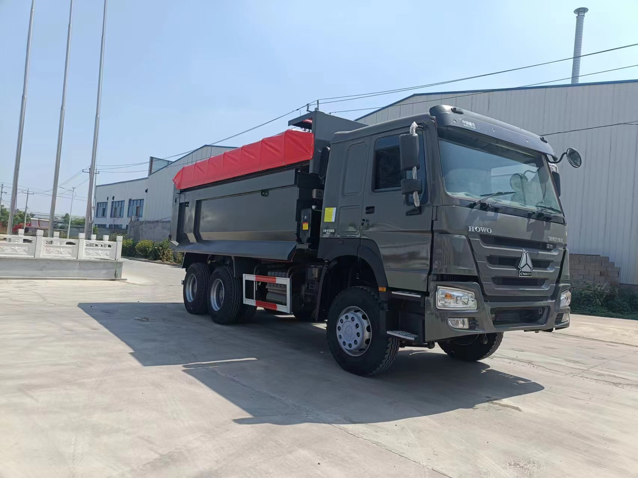 SINOTRUK HOWO - Autocarro furgonato: foto 1 SINOTRUK HOWO - Autocarro furgonato: foto 1