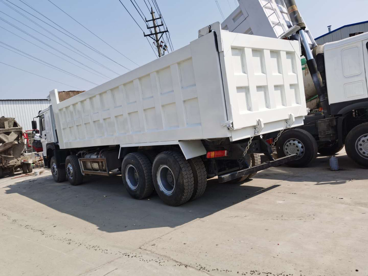 SINOTRUK HOWO - Autocarro ribaltabile: foto 3 SINOTRUK HOWO - Autocarro ribaltabile: foto 3