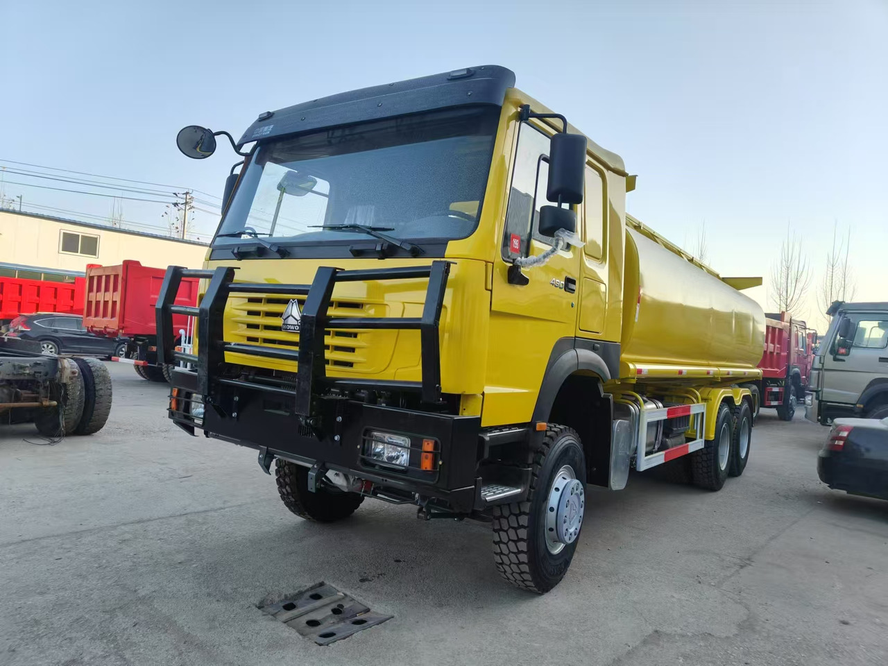 SINOTRUK HOWO - Camion cisterna: foto 2 SINOTRUK HOWO - Camion cisterna: foto 2