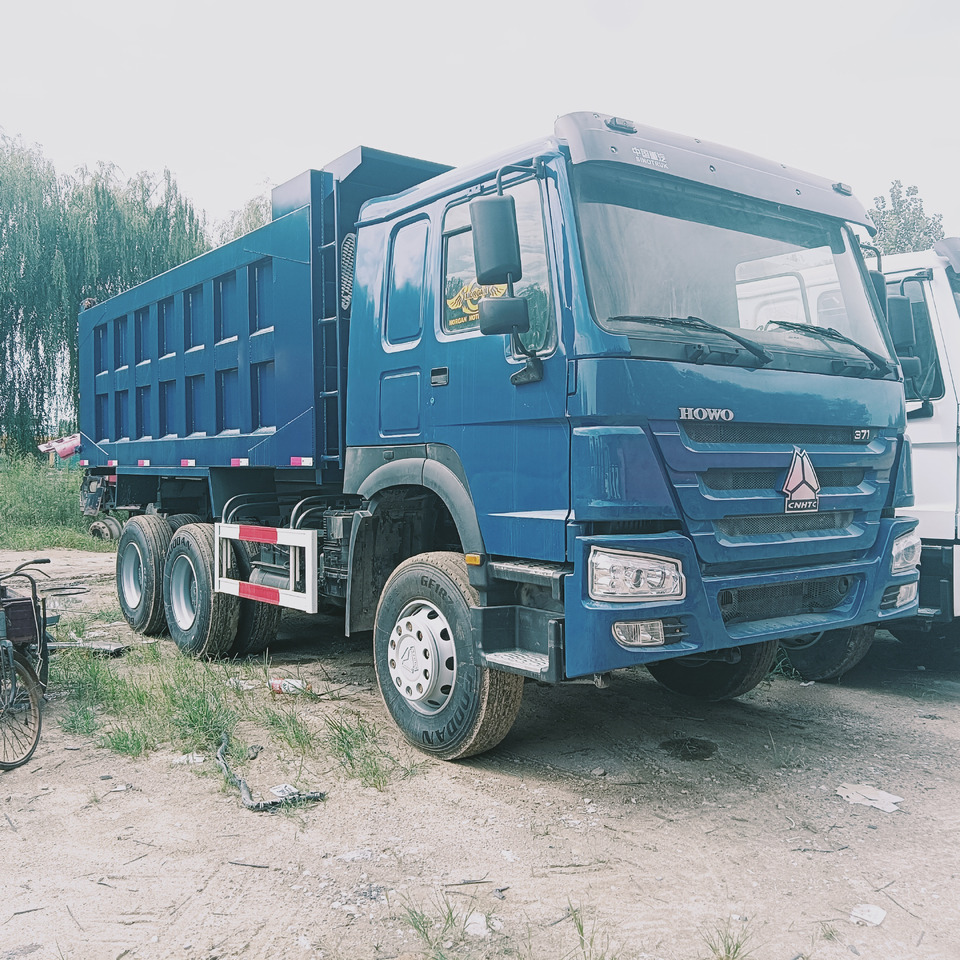 SINOTRUK HOWO - Autocarro ribaltabile: foto 1 SINOTRUK HOWO - Autocarro ribaltabile: foto 1