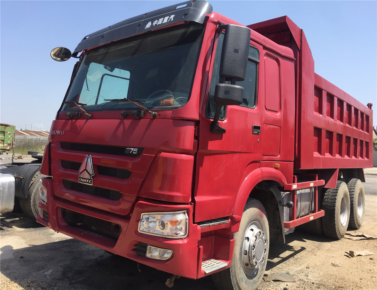 SINOTRUK HOWO - Autocarro ribaltabile: foto 5 SINOTRUK HOWO - Autocarro ribaltabile: foto 5