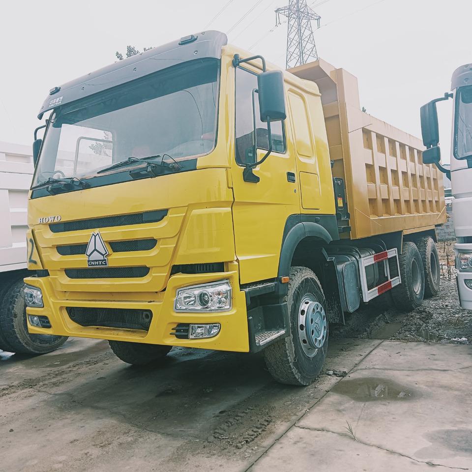 SINOTRUK HOWO - Autocarro ribaltabile: foto 2 SINOTRUK HOWO - Autocarro ribaltabile: foto 2