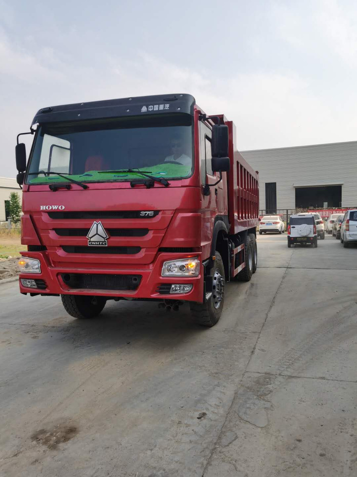 SINOTRUK HOWO - Autocarro ribaltabile: foto 2 SINOTRUK HOWO - Autocarro ribaltabile: foto 2