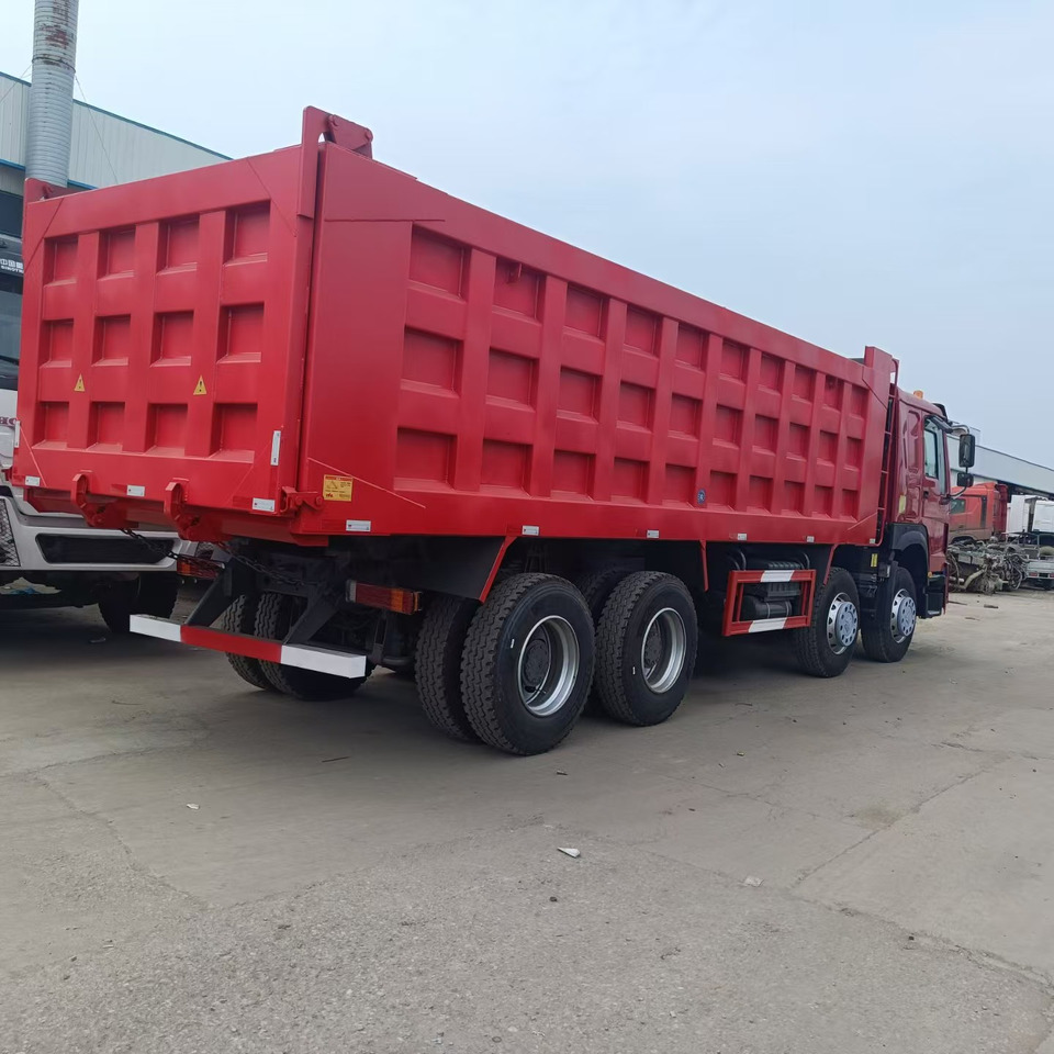 SINOTRUK HOWO - Autocarro ribaltabile: foto 3 SINOTRUK HOWO - Autocarro ribaltabile: foto 3