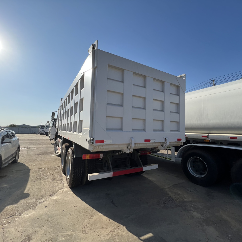 SINOTRUK HOWO - Autocarro ribaltabile: foto 3 SINOTRUK HOWO - Autocarro ribaltabile: foto 3