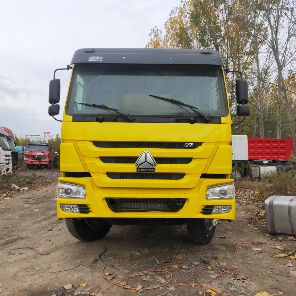 SINOTRUK HOWO - Autocarro ribaltabile: foto 1 SINOTRUK HOWO - Autocarro ribaltabile: foto 1
